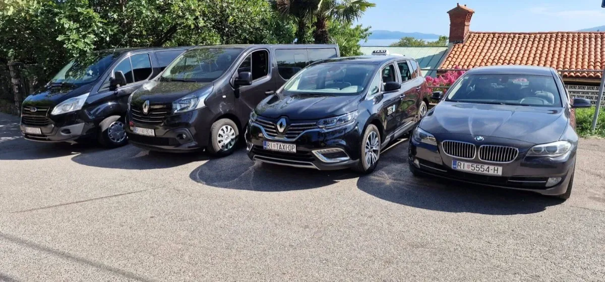 Kombiji Taxi Opatije spremni za polazak